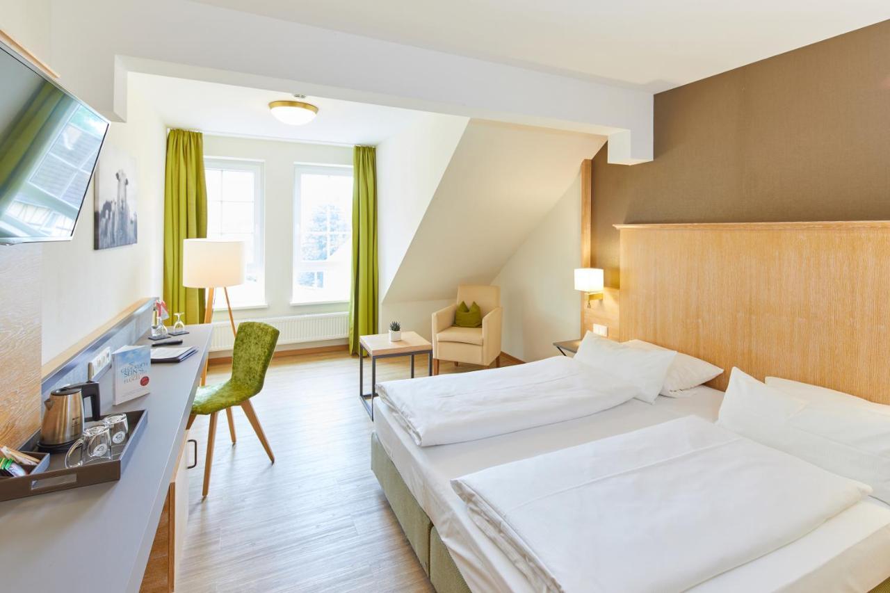 Landgasthof Hotel Hess Neuenstein エクステリア 写真