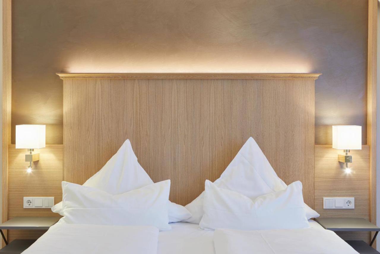 Landgasthof Hotel Hess Neuenstein エクステリア 写真