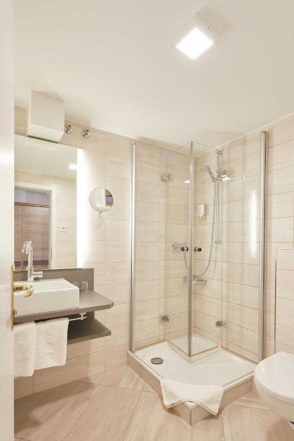 Landgasthof Hotel Hess Neuenstein エクステリア 写真