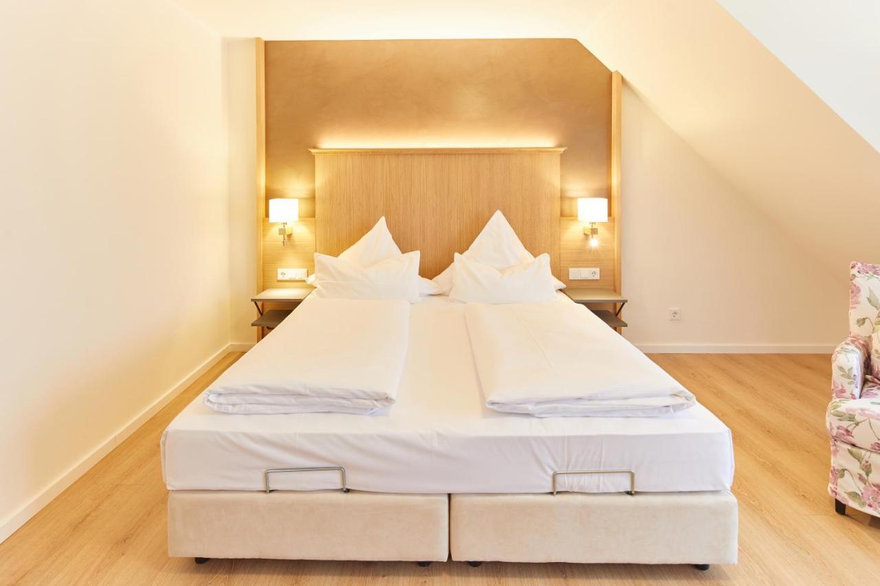 Landgasthof Hotel Hess Neuenstein エクステリア 写真