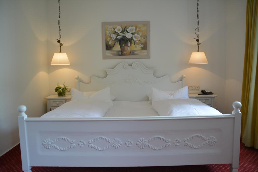 Landgasthof Hotel Hess Neuenstein エクステリア 写真