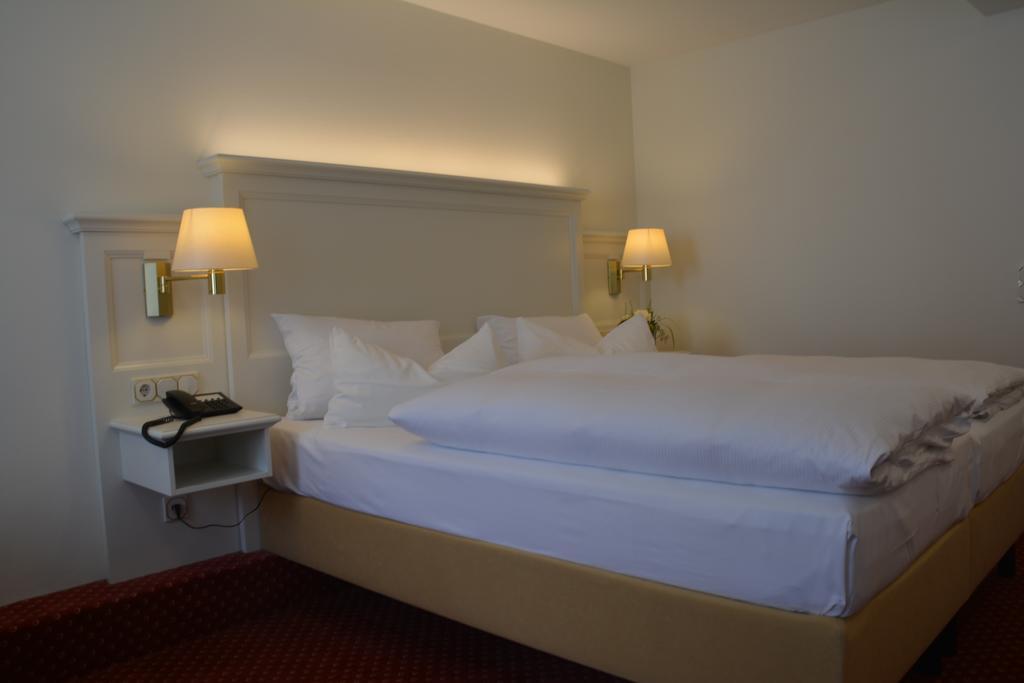 Landgasthof Hotel Hess Neuenstein エクステリア 写真