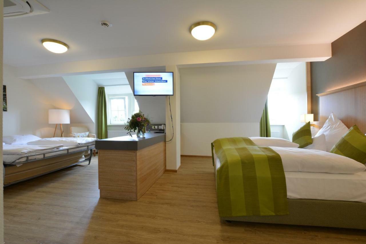 Landgasthof Hotel Hess Neuenstein エクステリア 写真