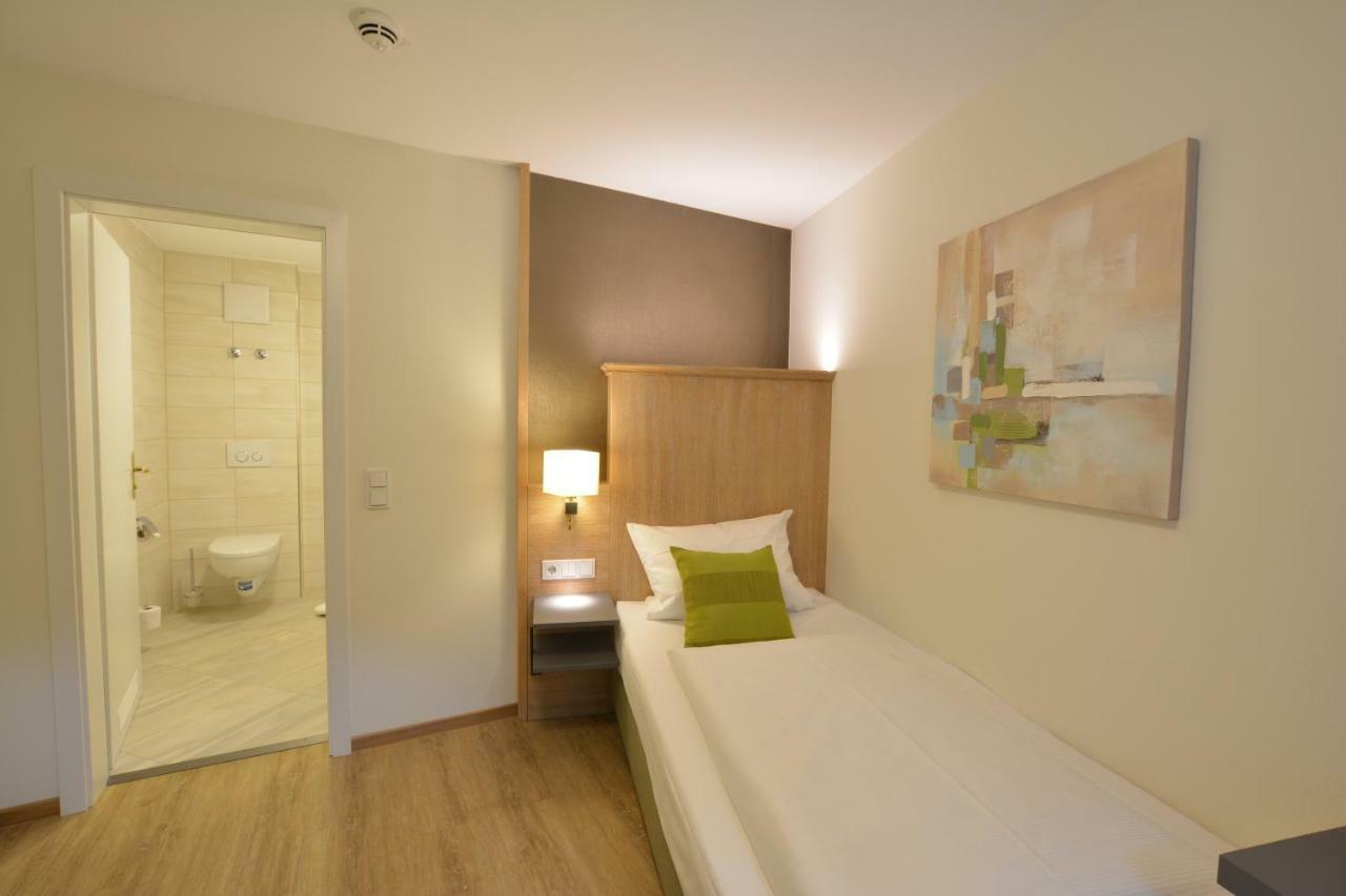 Landgasthof Hotel Hess Neuenstein エクステリア 写真